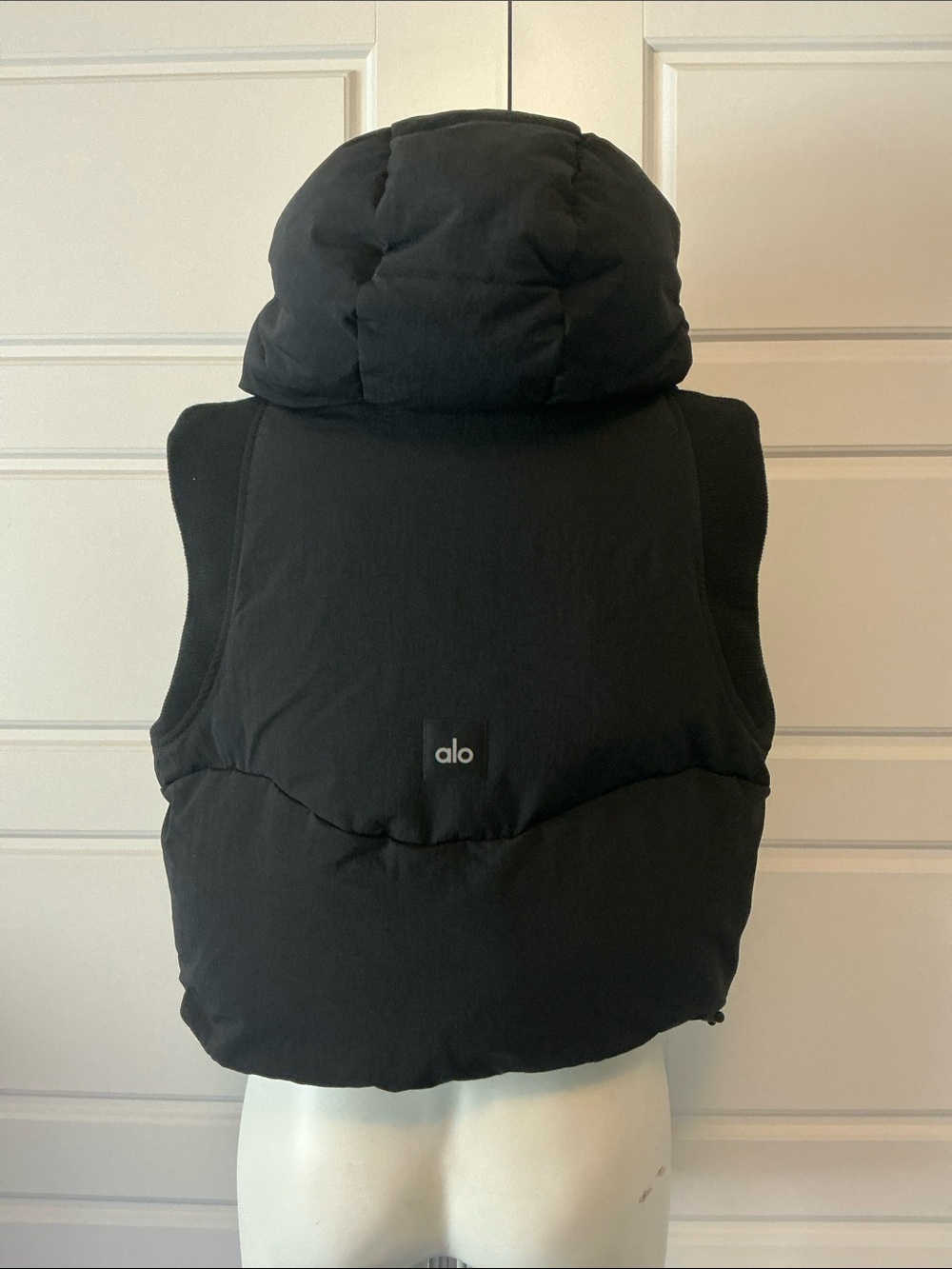 ALO Yoga Black Fast Lane Cropped Hooded Puffer Vest L - Picture 8 of 14